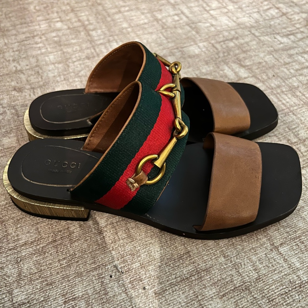Gucci brown web sandals! Size 38! Great condition and perfect for summer!